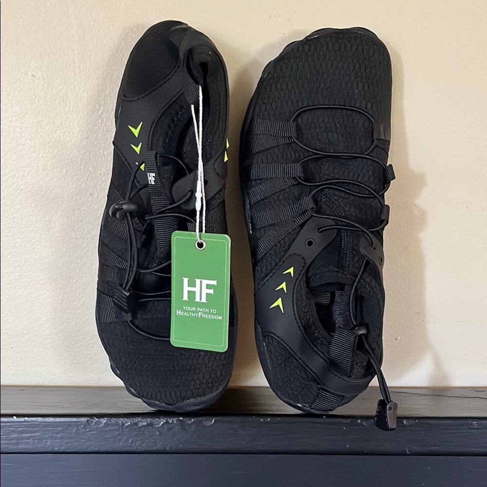 Black and Green Athletic Shoes HIKE 39 8.5 NWT CASPIAN adventure barefoot shoe